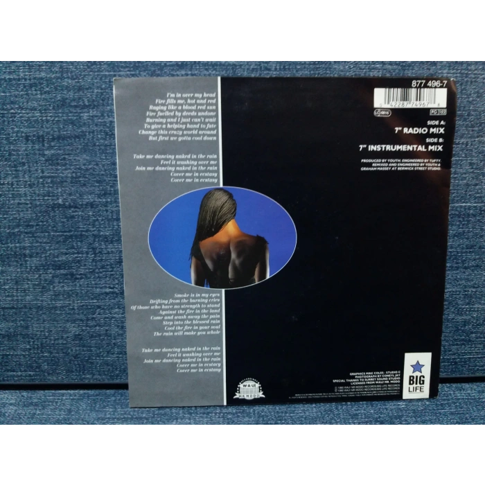 BLUE PEARL NAKED IN THE RAIN