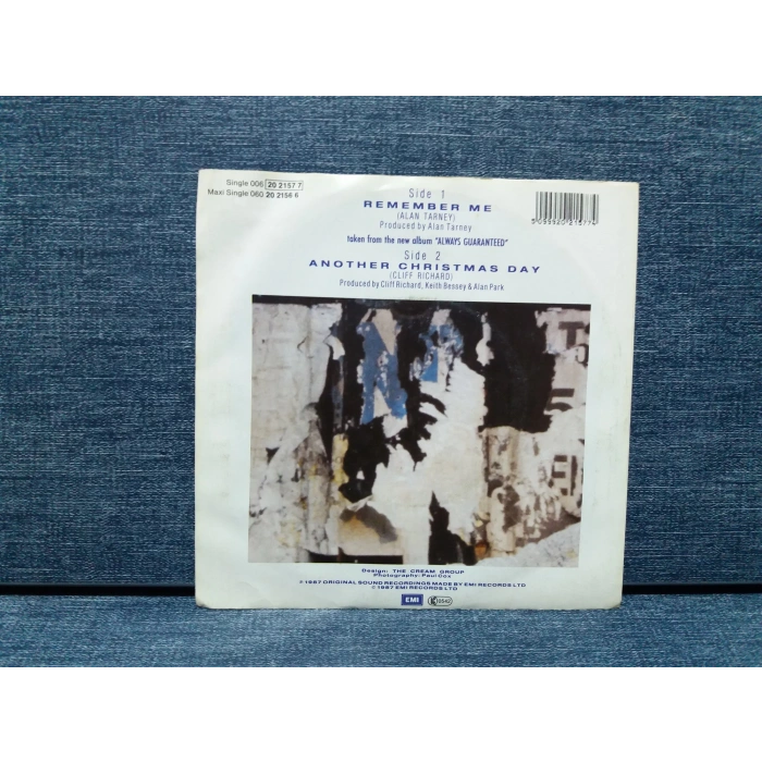 CLIFF RICHARD REMEMBER ME - ANOTHER CHRISTMAS