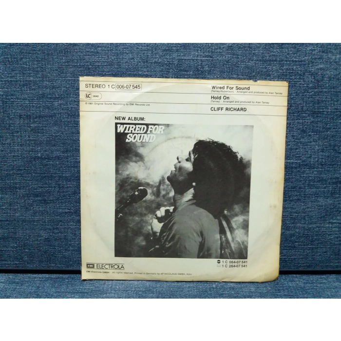 CLIFF RICHARD WIRED FOR SOUND - HOLD ON