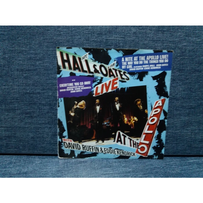 DARYL HALL JOHN OATES LIVE