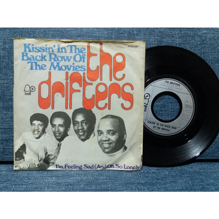 DRIFTERS KISSIN IN THE BACK ROW