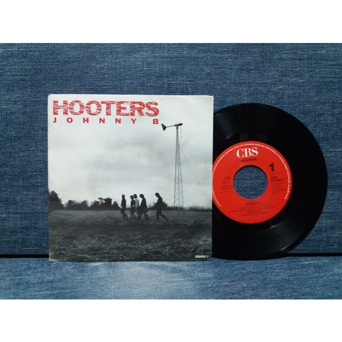 HOOTERS JOHNNY B - LUCY IN THE SKY