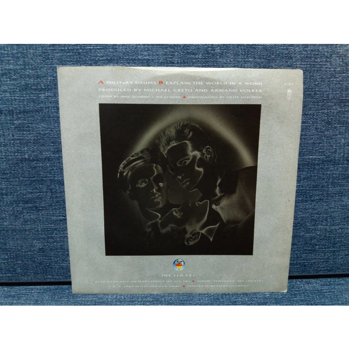 HUBERT KAH MILITARY DRUMS  (KIRMIZI PLAK)