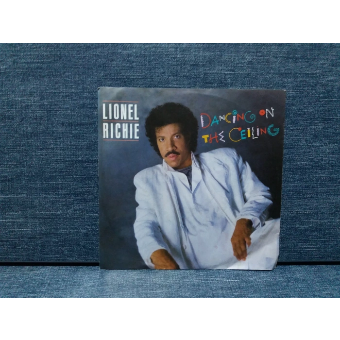 LIONEL RICHIE DANCING ON THE CEILING