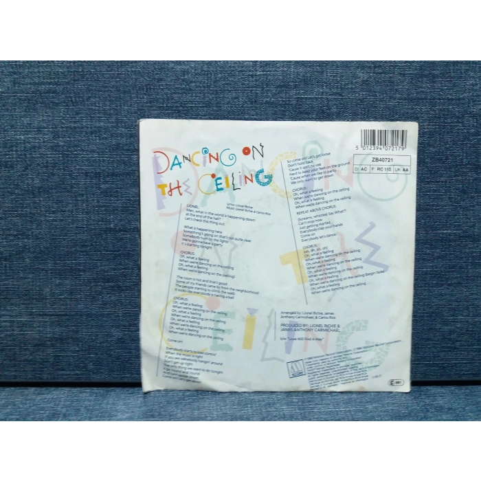 LIONEL RICHIE DANCING ON THE CEILING