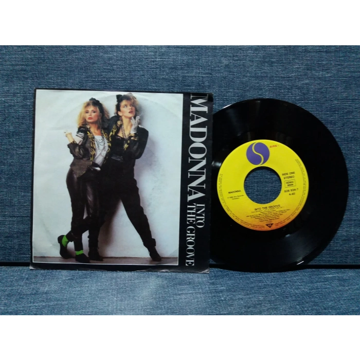 MADONNA INTO THE GROOVE