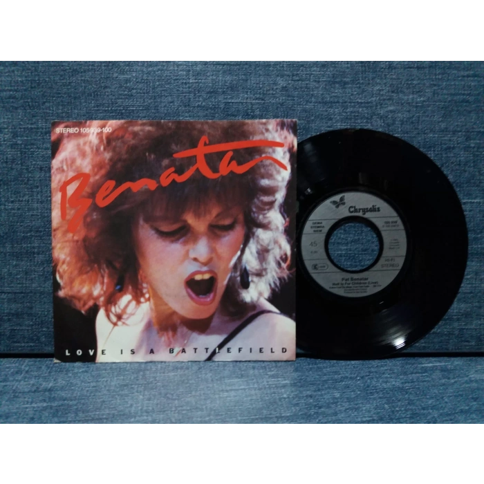 PAT BENATAR LOVEIS A BATTLEFIELD