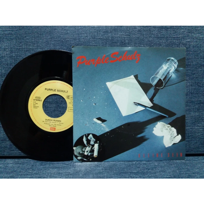 PURPLE SCHULZ DURCH RUINEN