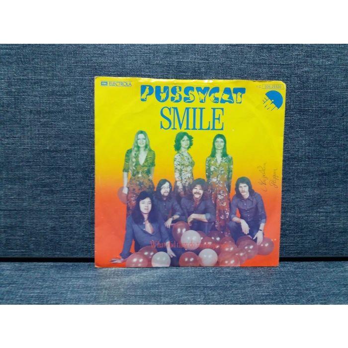 PUSSYCAT SMILE