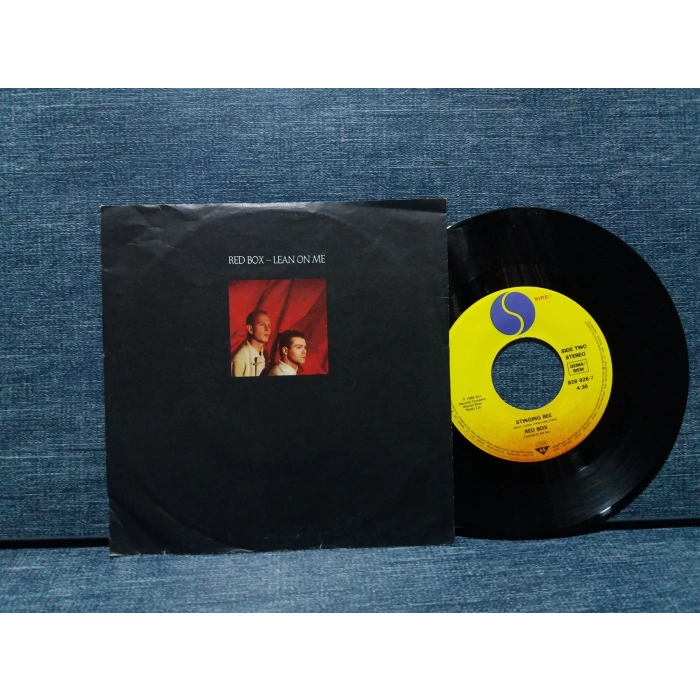 RED BOX LEAN ON ME - STINGING BEE