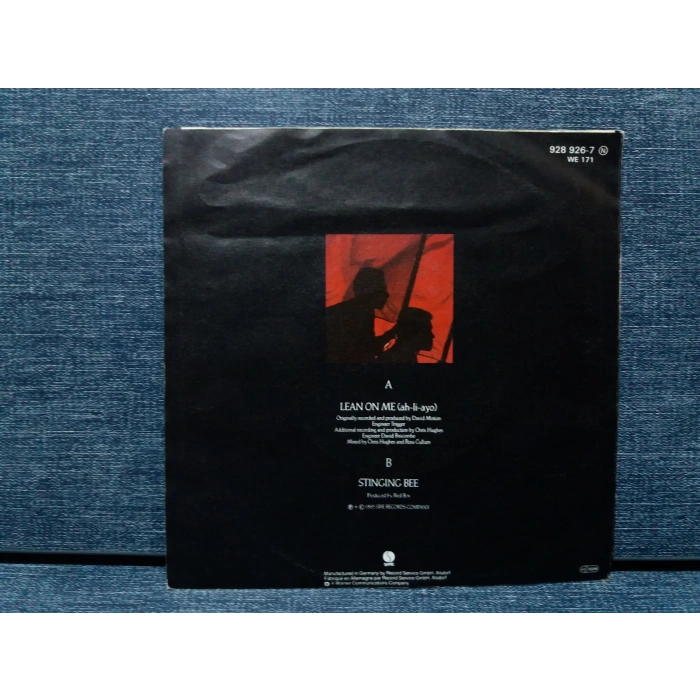 RED BOX LEAN ON ME  - STINGING BEE