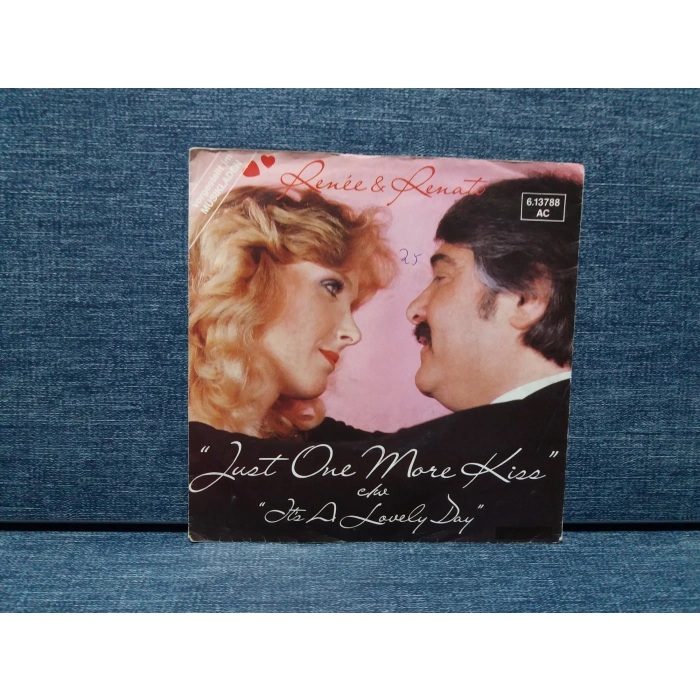 RENEE RENATO MORE KISS