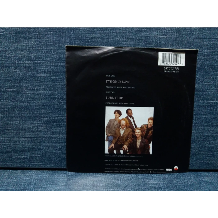 SIMPLY RED ITS ONLY LOVE