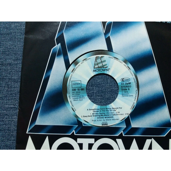 STEVIE WONDER SATURN EBONY EYES