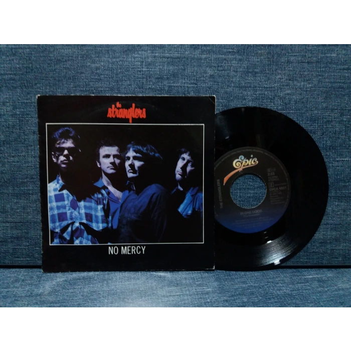 STRANGLERS NO MERCY - IN ONE DOOR