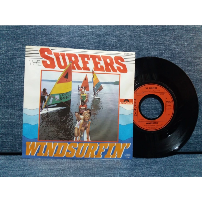 SURFERS WINDSURFIN