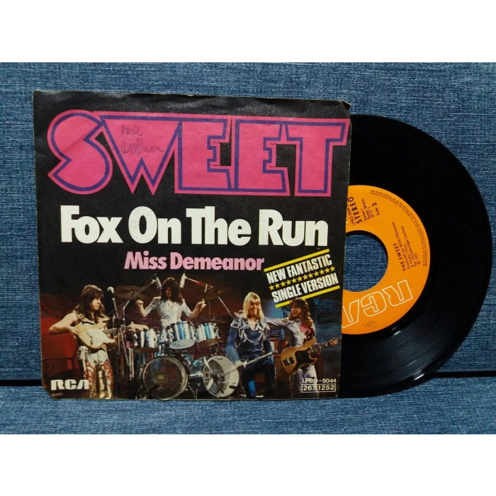SWEET FOX ON THE RUN