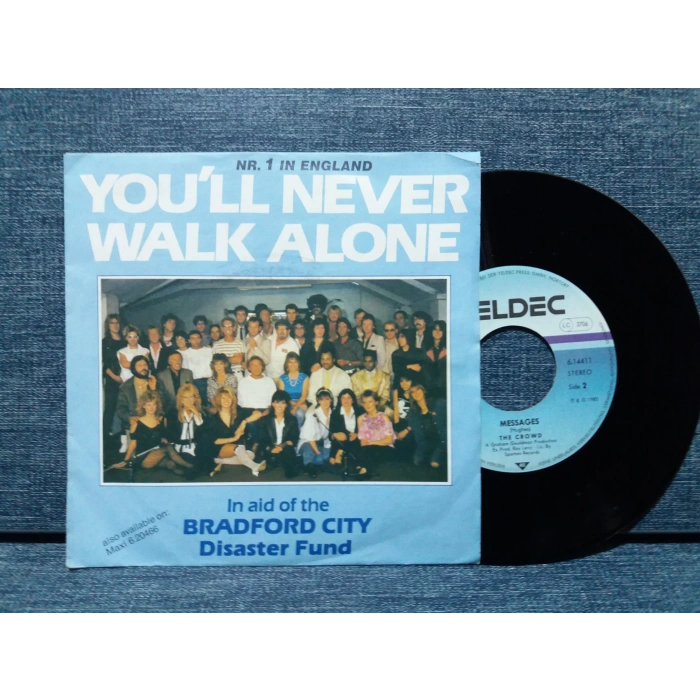 THE CROWD YOULL NEVER WALK ALONE