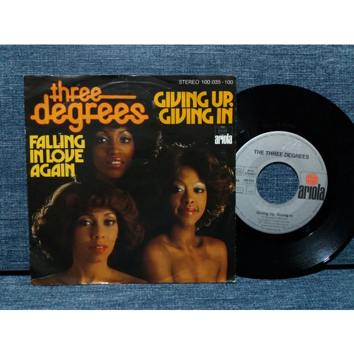 THREE DEGREES FALLING IN LOVE - GICING UP