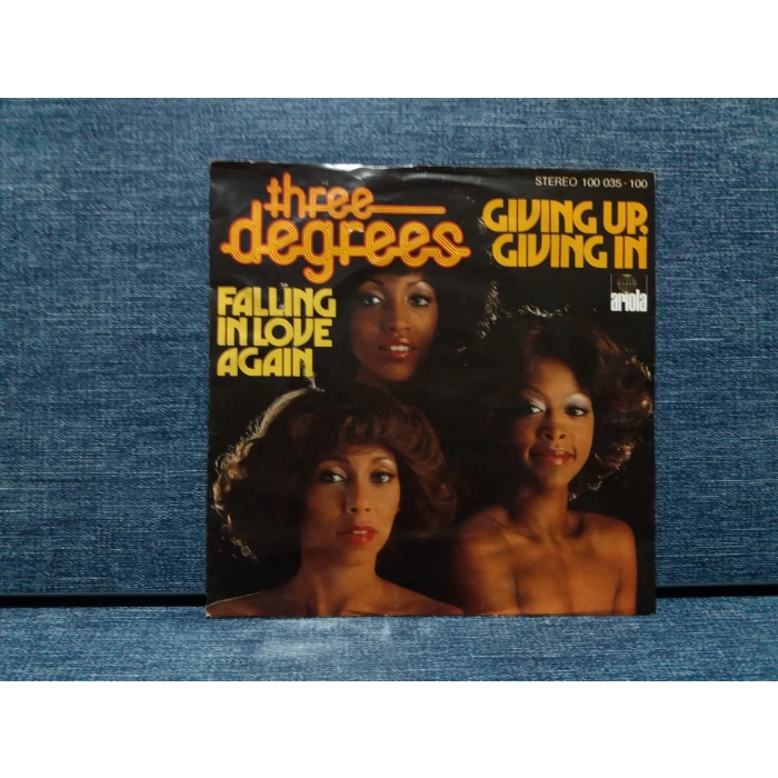 THREE DEGREES FALLING IN LOVE GICING UP