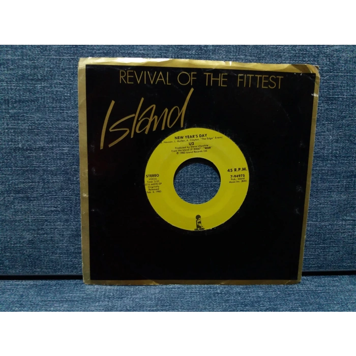 U2 NEW YEARS DAY - TWO HEARTS BEAT AS ONE