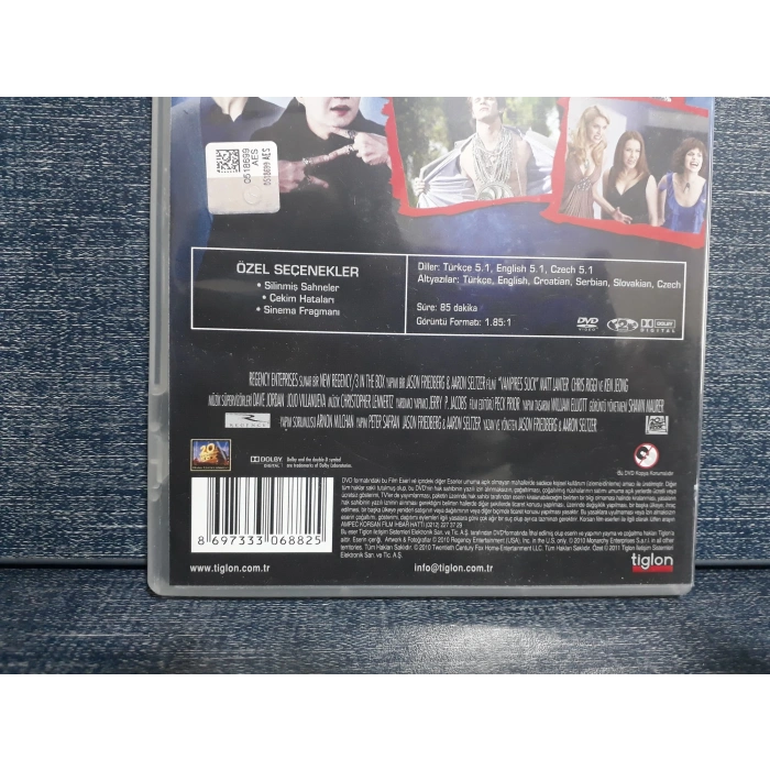 BİRİ BENİ ISIRDI DVD FİLM