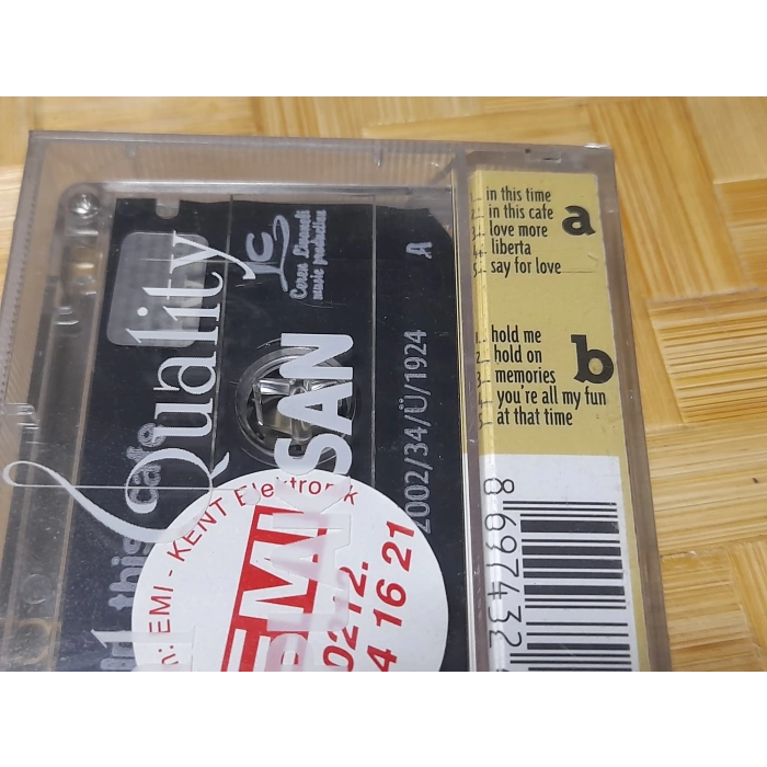 CEREN LİVANELİ IN THIS CAFE MÜZİK KASET