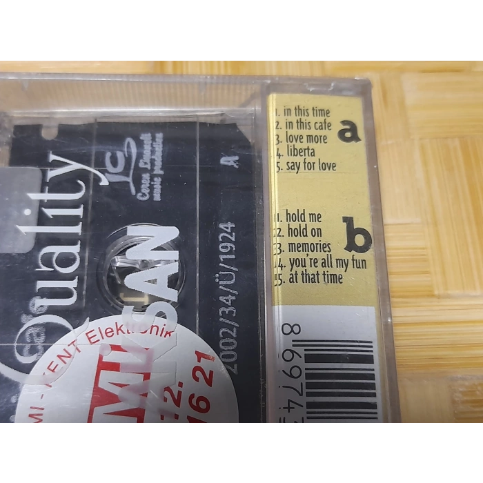 CEREN LİVANELİ IN THIS CAFE MÜZİK KASET