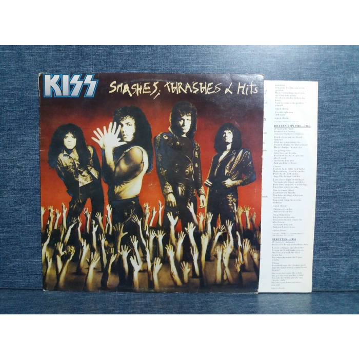 KISS SMASHES THRASHES HITS MUSIC LP