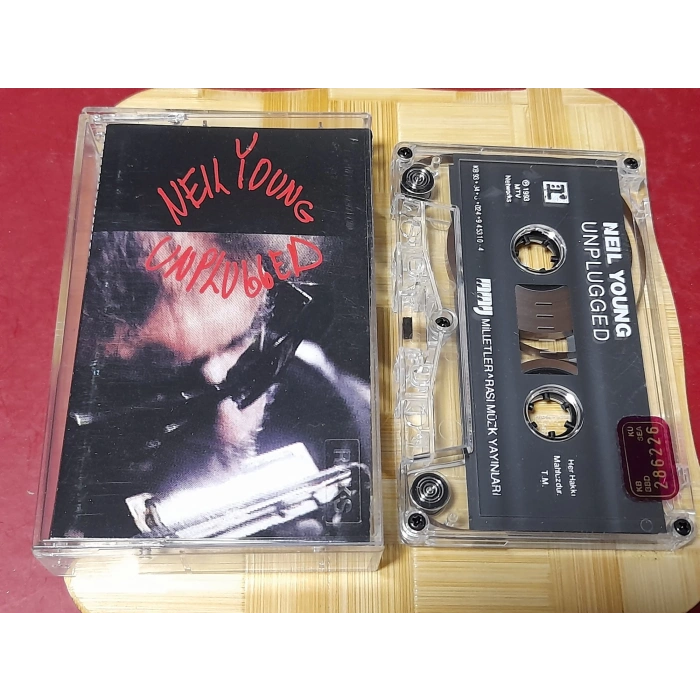 NEIL YOUNG UNPLUGGED MÜZİK KASET