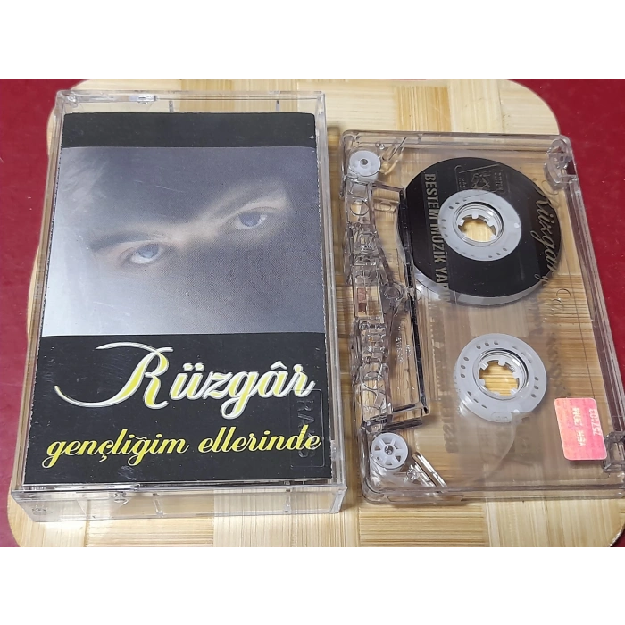 RÜZGAR GENÇLİĞİM ELLERİNDE MÜZİK KASET