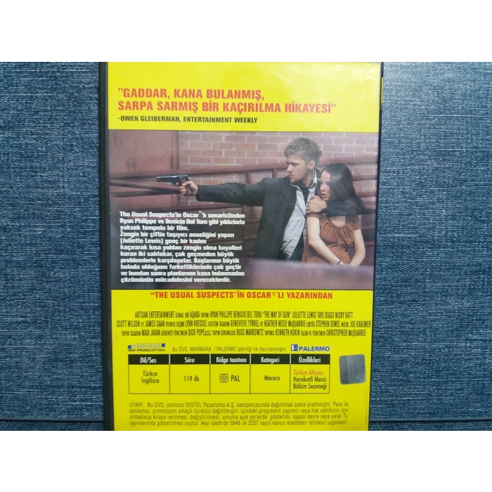 SİLAHLARIN GÖLGESİNDE DVD FİLM