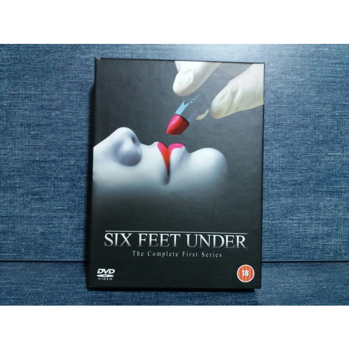 SIX FEET UNDER FIRST SEASON DVD BOX (İNGİLİZCE-4 DISK)
