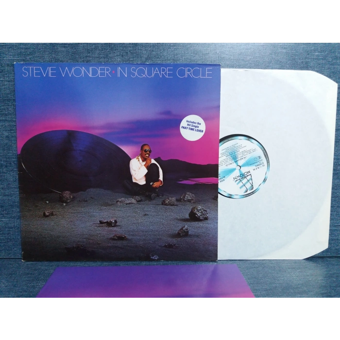 STEVIE WONDER IN SQUARE CIRCLE