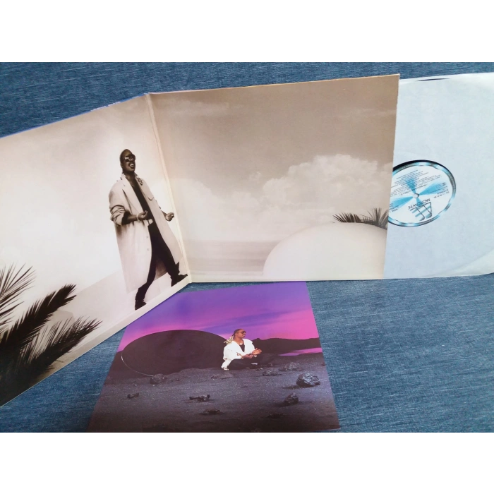 STEVIE WONDER IN SQUARE CIRCLE