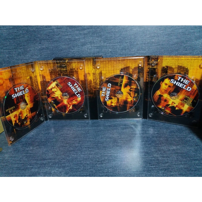 THE SHIELD FIRST SEASON DVD BOX (İNGİLİZCE-4 CD)