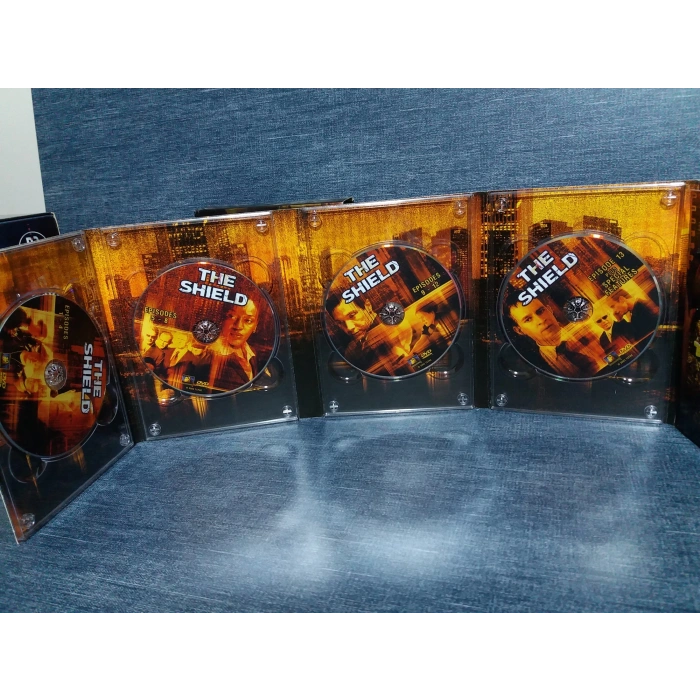 THE SHIELD FIRST SEASON DVD BOX (İNGİLİZCE-4 CD) Colector seri