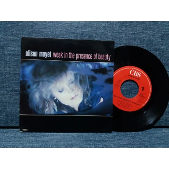 ALISON MOYET WEAK IN THE PRESENCE