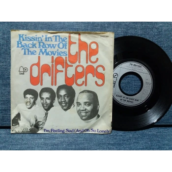 DRIFTERS KISSIN IN THE BACK ROW