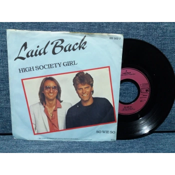 LAID BACK HIGH SOCIETY GIRL
