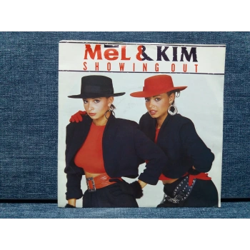 MEL KIM SHOWING OUT SYSTEM