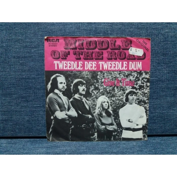 MIDDLE OF THE ROAD TWEEDLE DEE