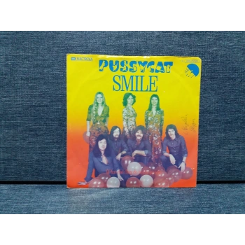 PUSSYCAT SMILE
