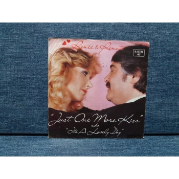 RENEE RENATO MORE KISS