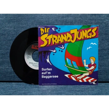 STRANDJUNGS SURFEN
