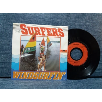 SURFERS WINDSURFIN