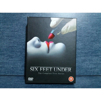 SIX FEET UNDER FIRST SEASON DVD BOX (İNGİLİZCE-4 DISK)