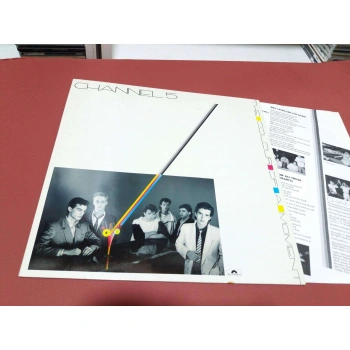 CHANNEL 5 COLOR OF MOMENT