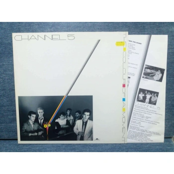 CHANNEL 5 COLOR OF MOMENT