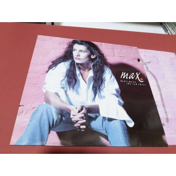 MAX DONT MOVE THE RED CHAIR